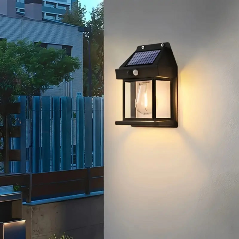 Solaréa outdoor light product photo standalone, elegant garden light with solar panel