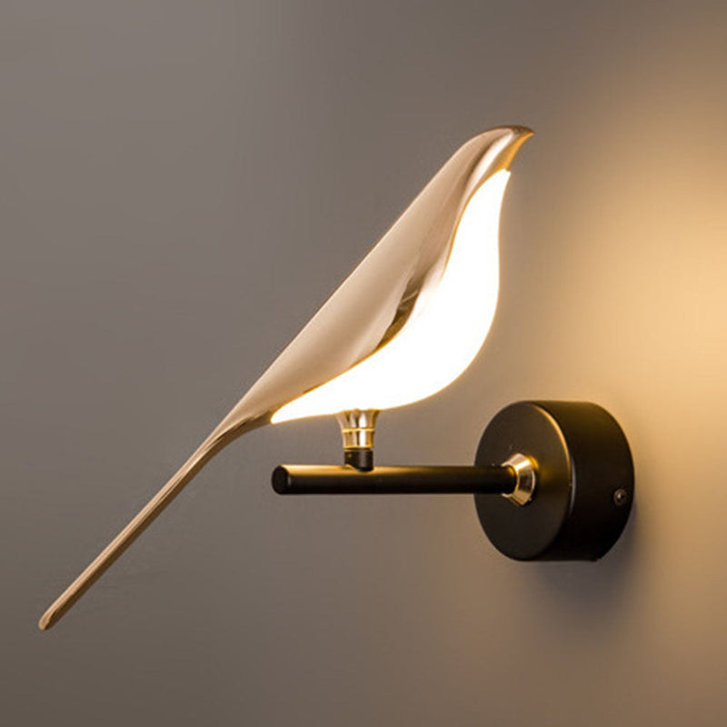 Vogel bird wall light front view of the artistic wall lamp with decorative bird design