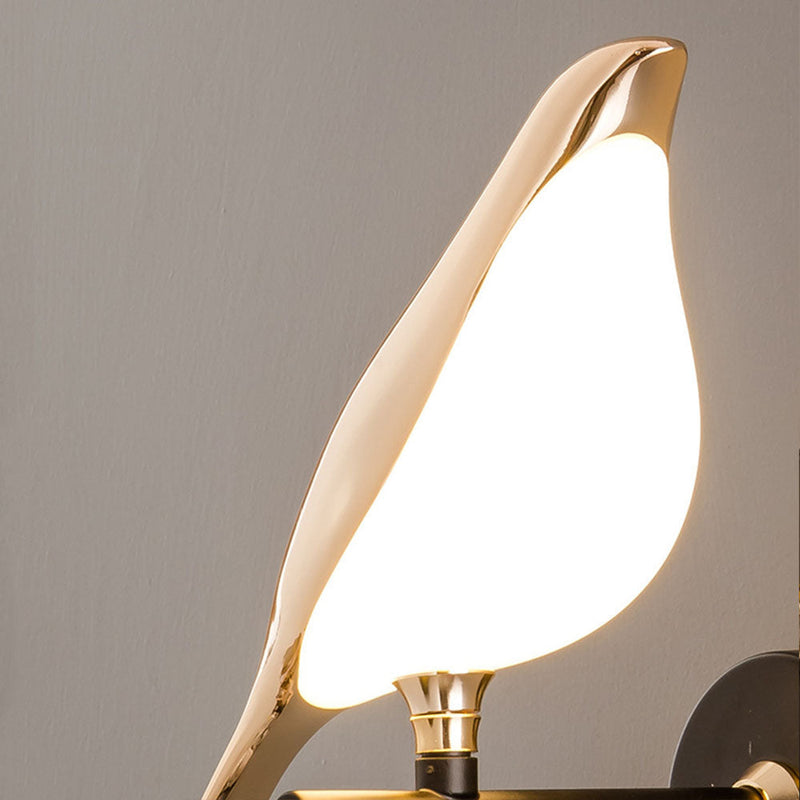 Vogel bird wall light full view of the artistic LED wall lamp with bird ornament