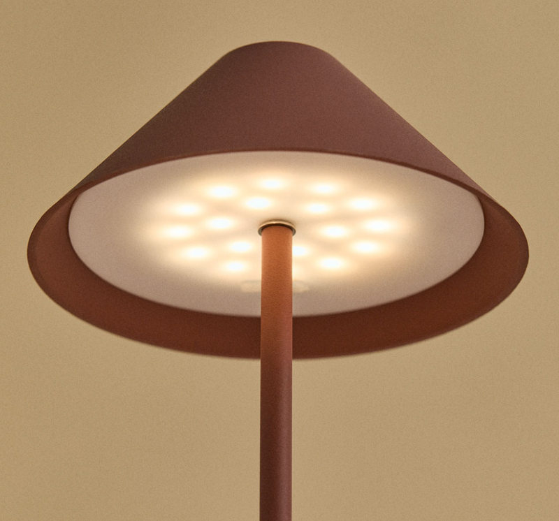 Cordless touch table lamp touch function of the weatherproof design lamp in use